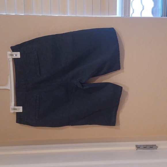 - Men's short - Picture 3 of 3